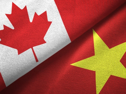Mối quan hệ thương mại Canada-Việt Nam/ Cờ