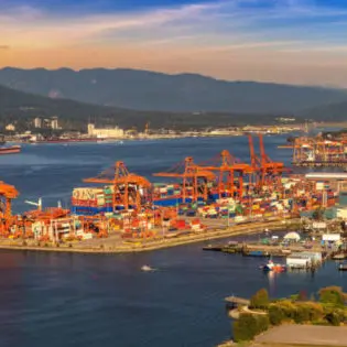 Toàn cảnh Vancouver Center Terminal - Cảng container lúc hoàng hôn, Canada
