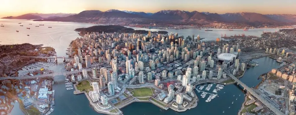 Một cái nhìn toàn cảnh bằng máy bay không người lái của trung tâm thành phố Vancouver.