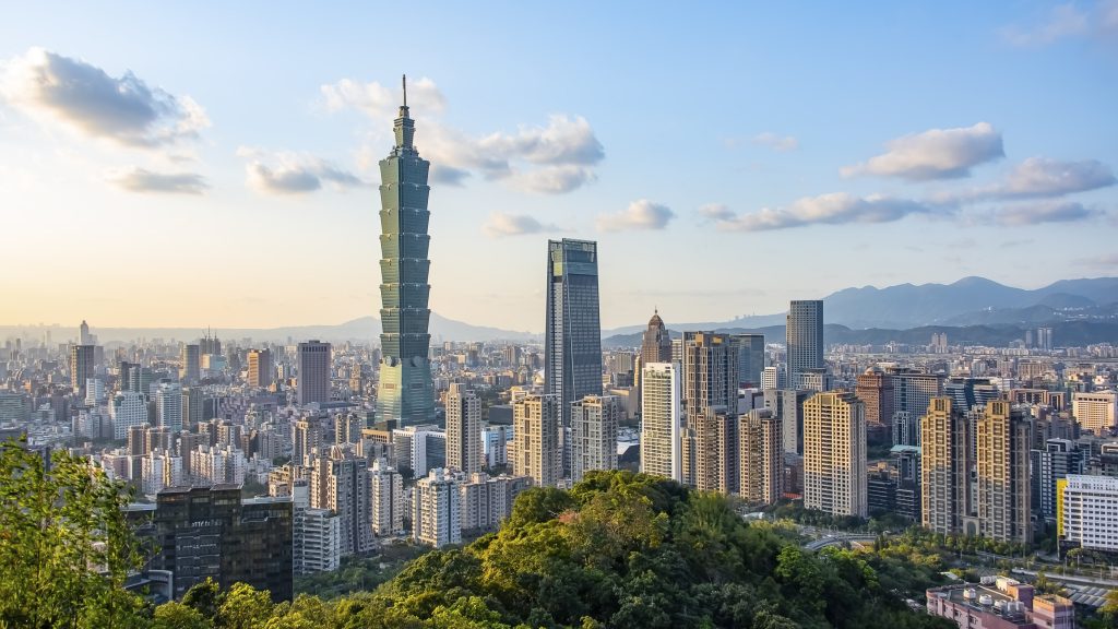 Thành phố Đài Bắc ở Đài Loan nhìn từ ngọn đồi vào ban ngày,